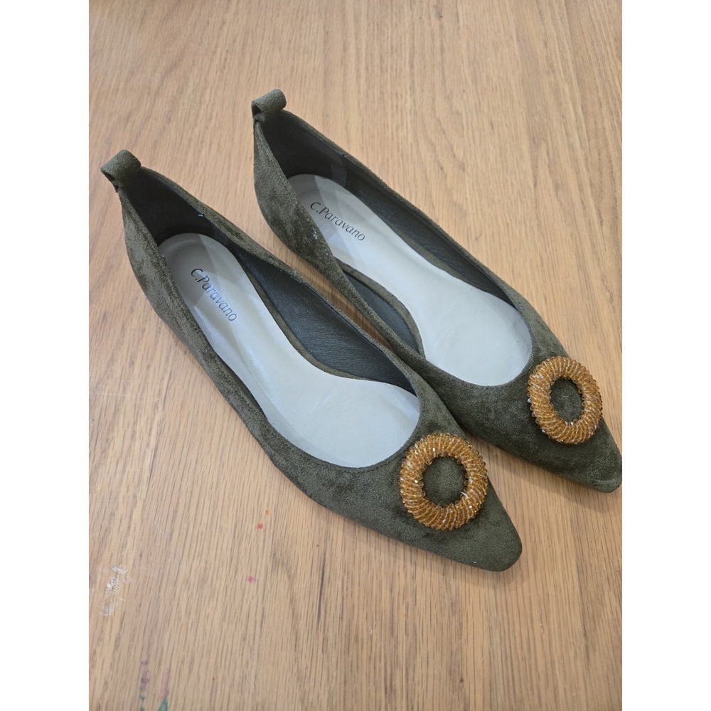Caricamento Olive Green Pointed Toe Flats with Gold Accent